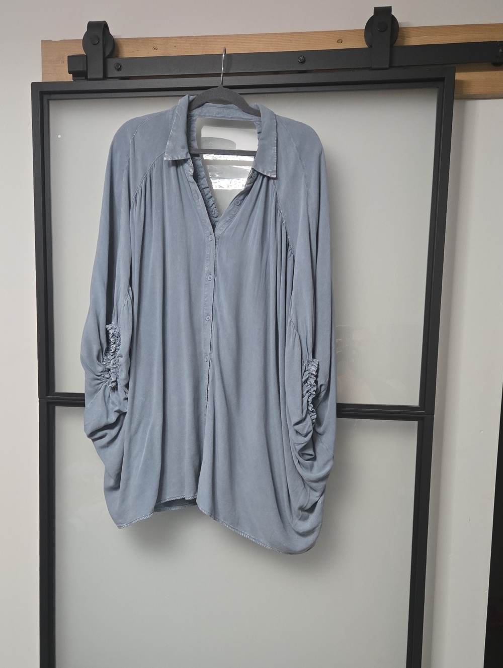 EASEL OVERSIZED BUTTON FRONT, CUT OUT TOP 1X